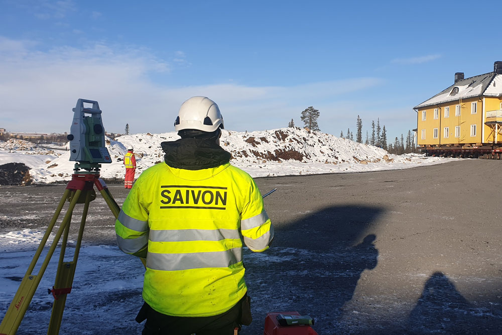 Mätning vid en gul villa